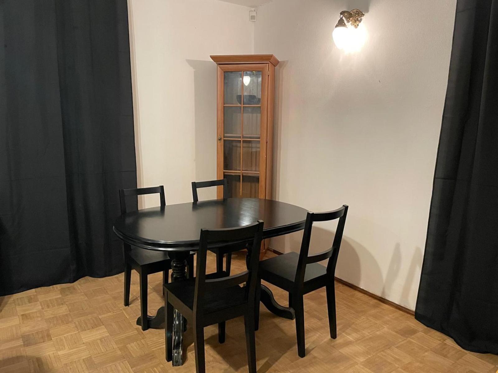 Cozy With A Private Yard Apartment Warschau