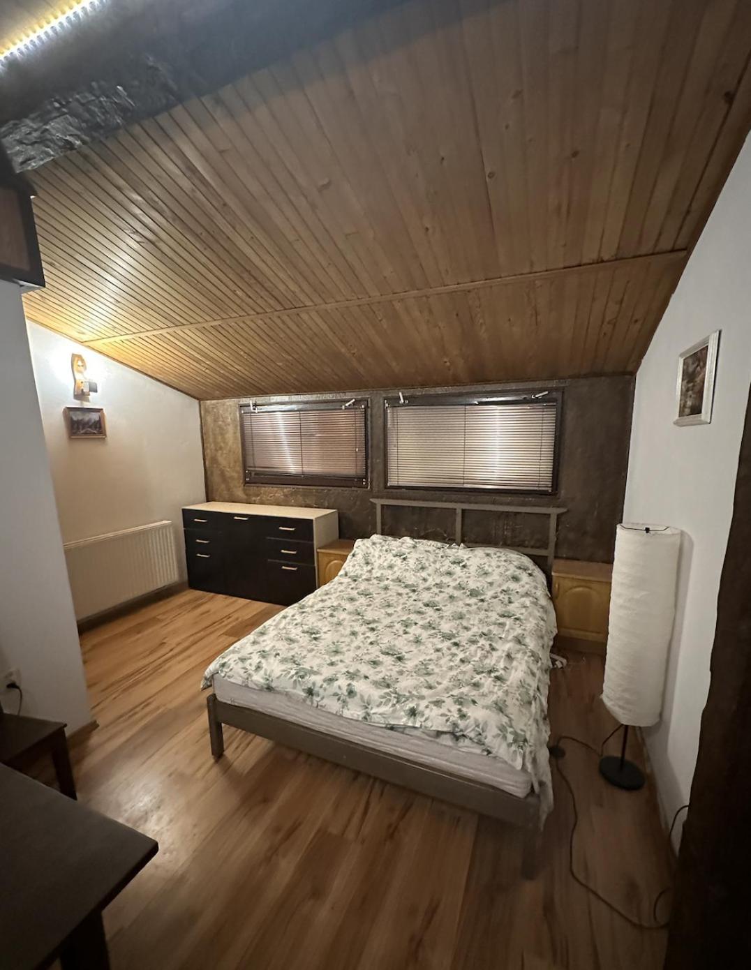 Cozy With A Private Yard Apartment